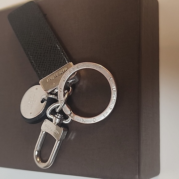 Louis Vuitton Taiga Porte Cles Neo Key Ring /Charm Black and Sliver - Picture 10 of 13